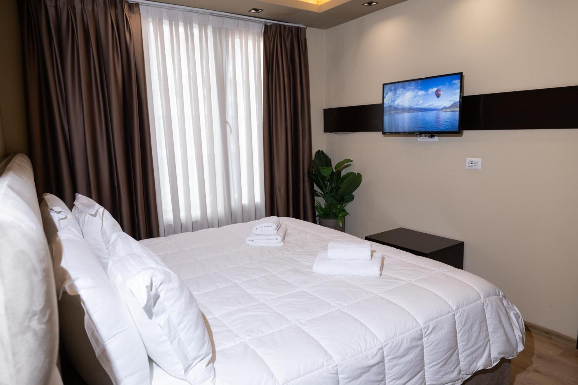 4R Colombo Hotel 地拉那 外观 照片