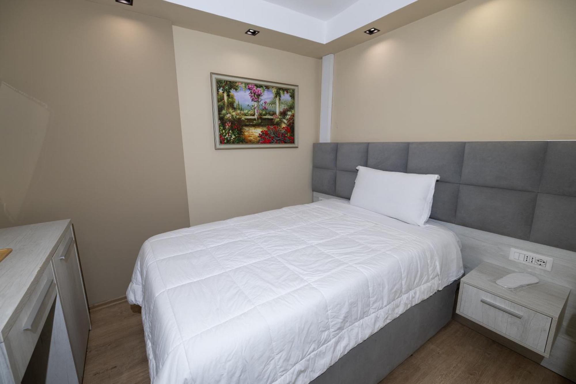 4R Colombo Hotel 地拉那 外观 照片