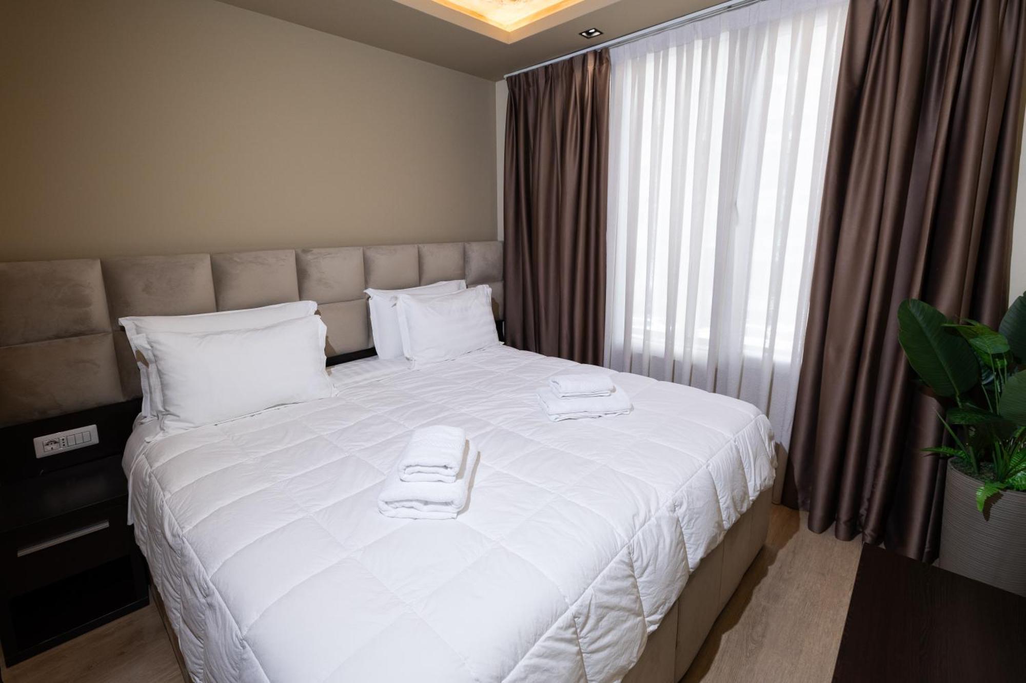 4R Colombo Hotel 地拉那 外观 照片