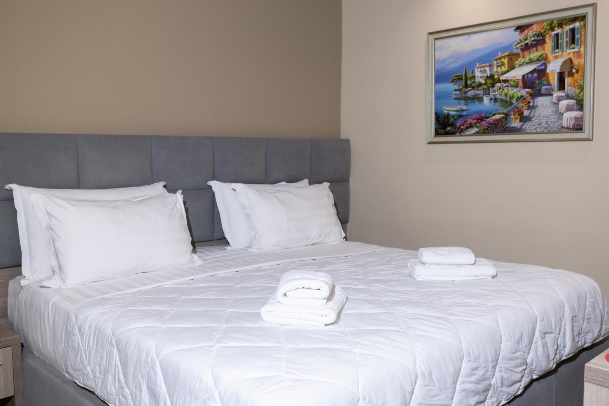 4R Colombo Hotel 地拉那 外观 照片