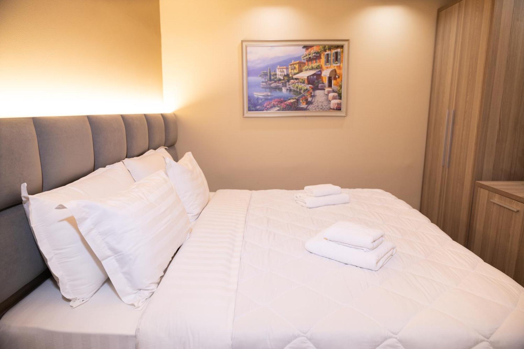 4R Colombo Hotel 地拉那 外观 照片