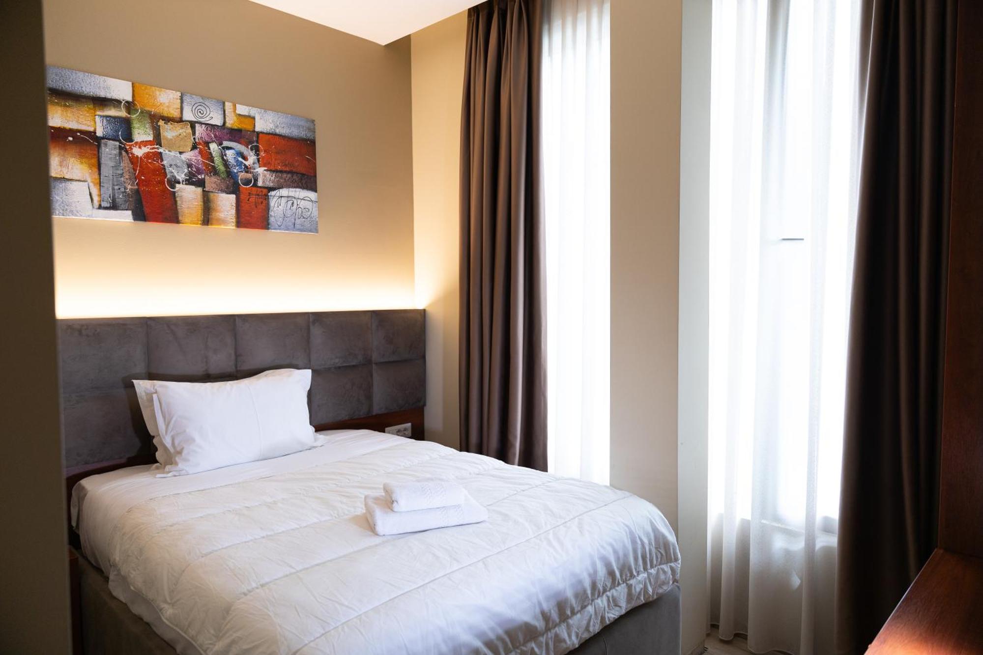4R Colombo Hotel 地拉那 外观 照片