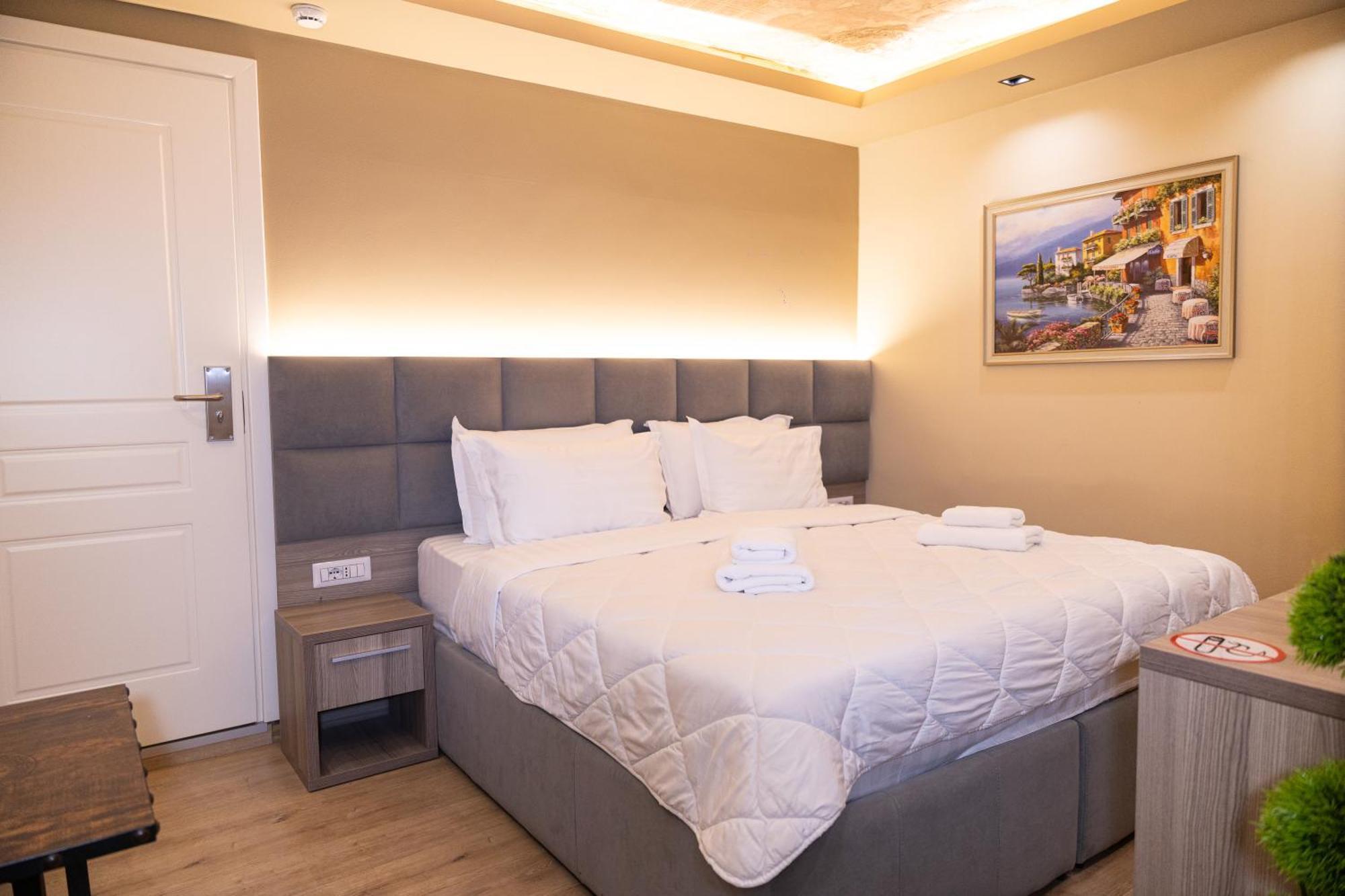 4R Colombo Hotel 地拉那 外观 照片