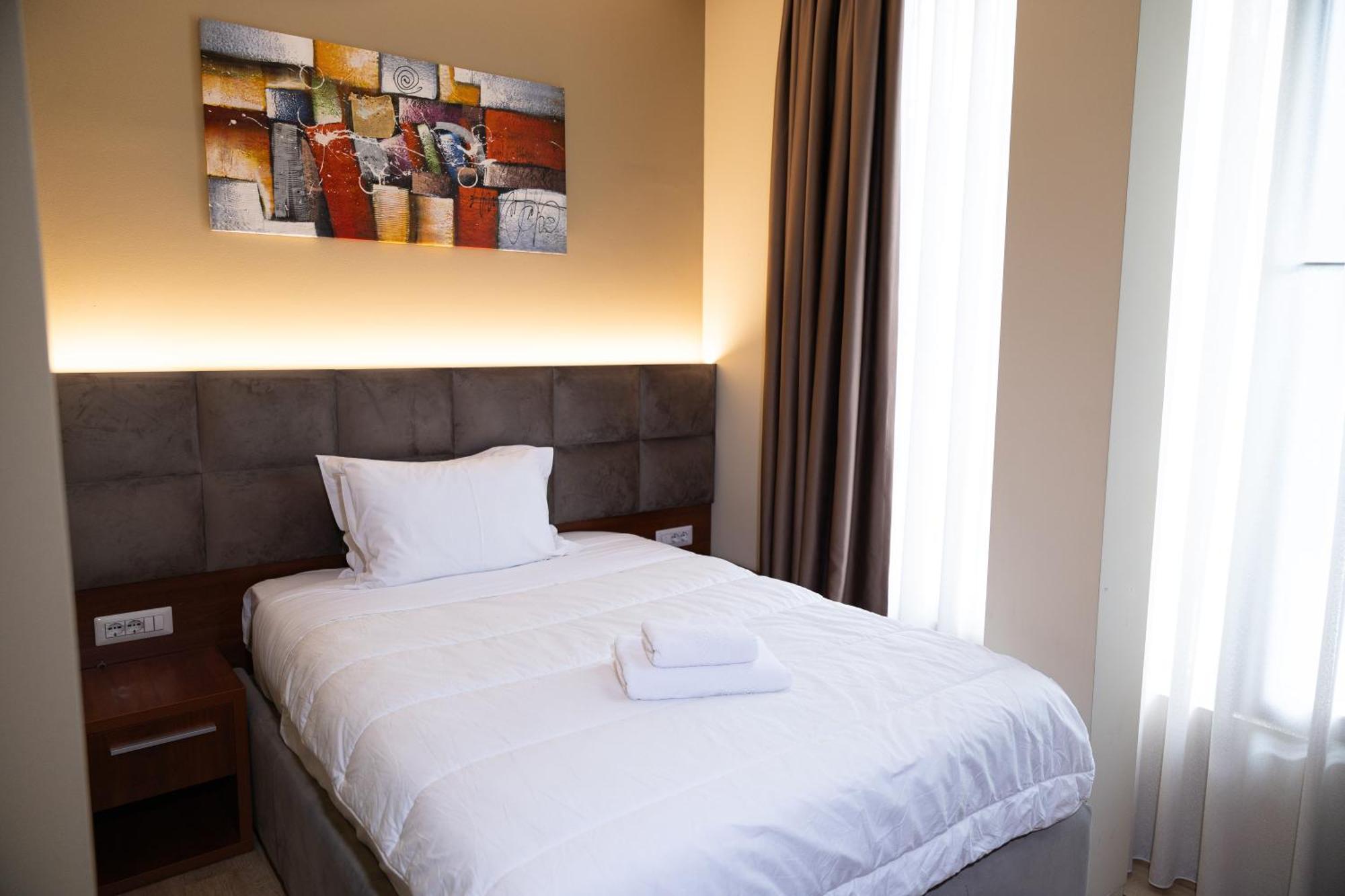 4R Colombo Hotel 地拉那 外观 照片