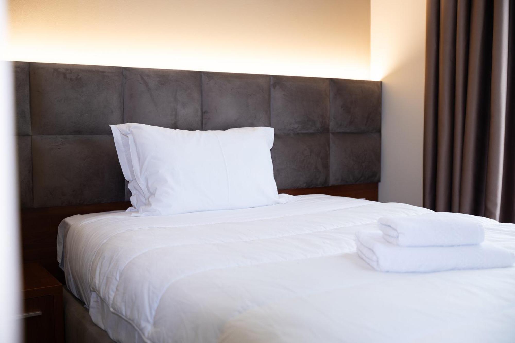 4R Colombo Hotel 地拉那 外观 照片