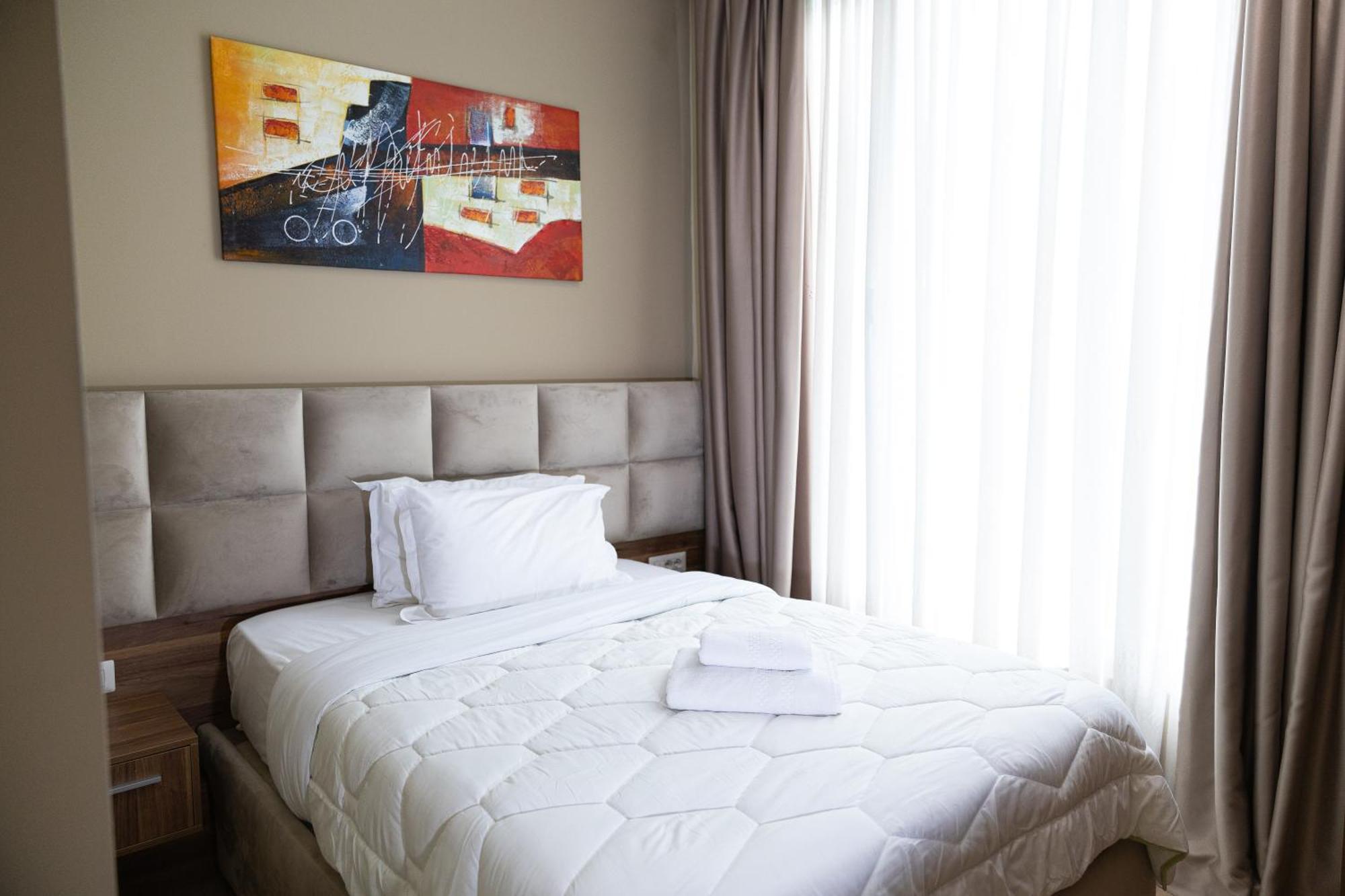 4R Colombo Hotel 地拉那 外观 照片