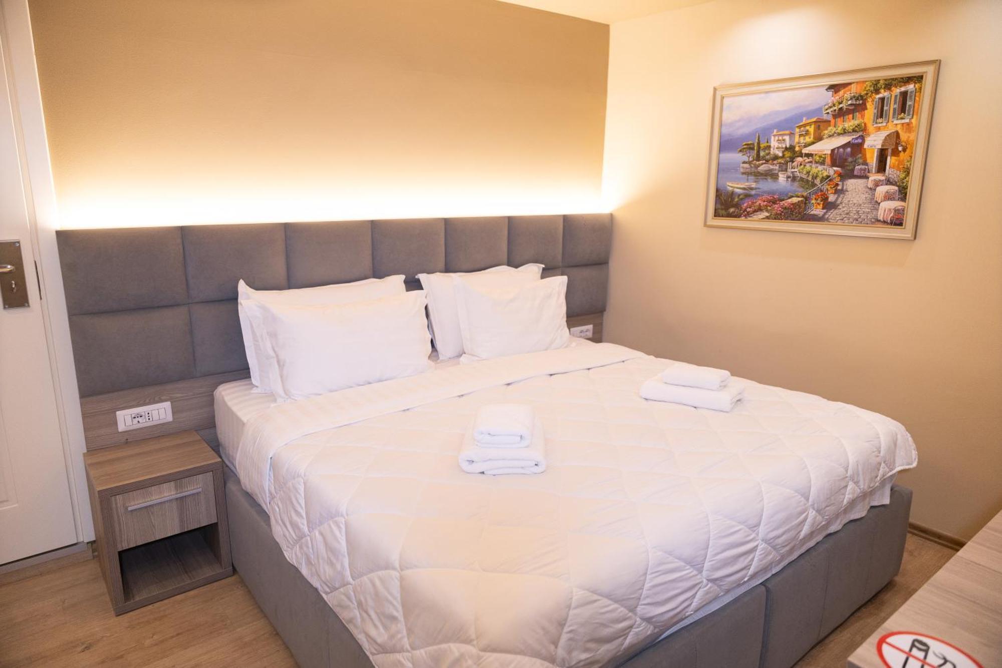 4R Colombo Hotel 地拉那 外观 照片